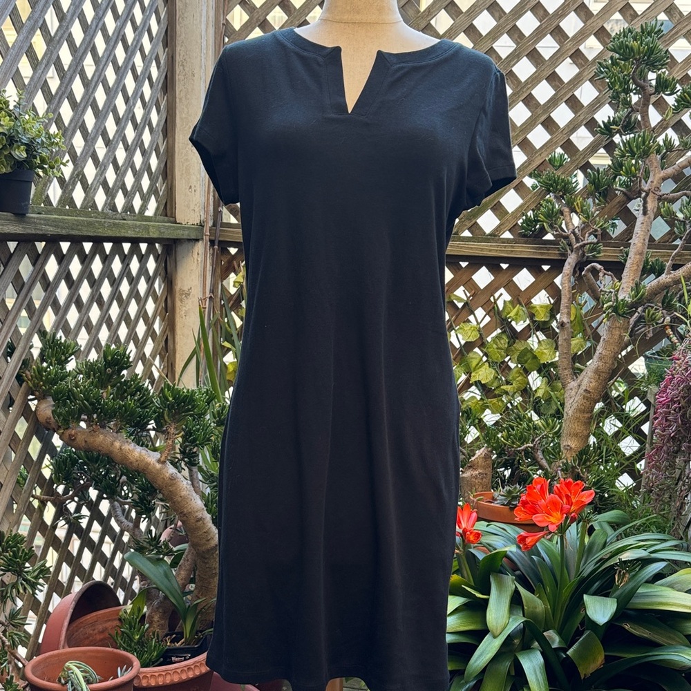 Isaac Mizrahi Live Essentials. Black cotton short sleeved Dress. Size Small.NWT
